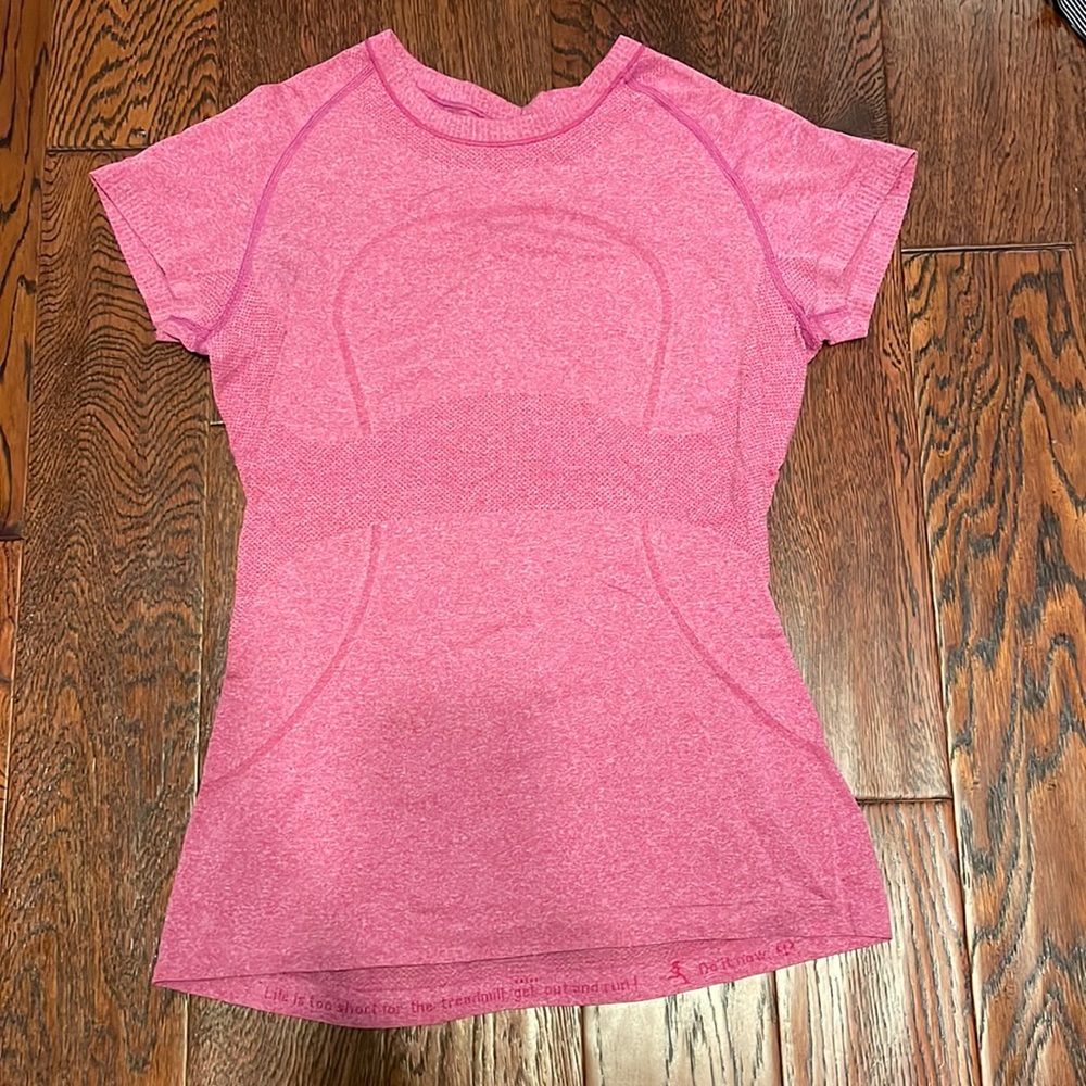 Swiftly tech lululemon shirt